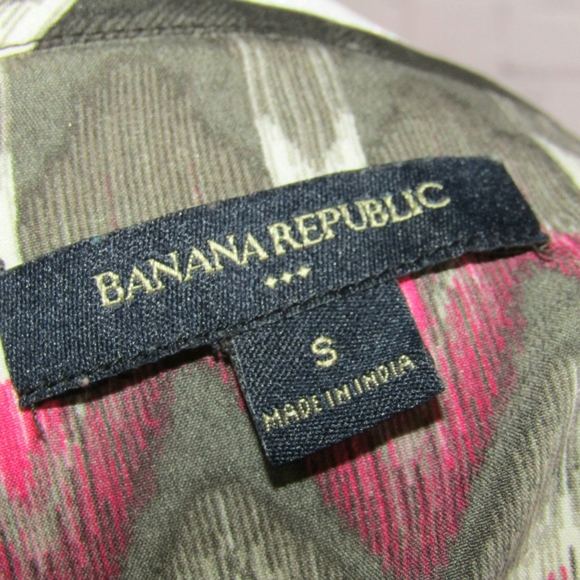 Banana Republic Black Chevron Unlined Pleat Neck Spring Blouse Lightweight Tank - Picture 4 of 5